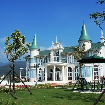 Sigma Castle Lägenhet Yilan Exteriör bild