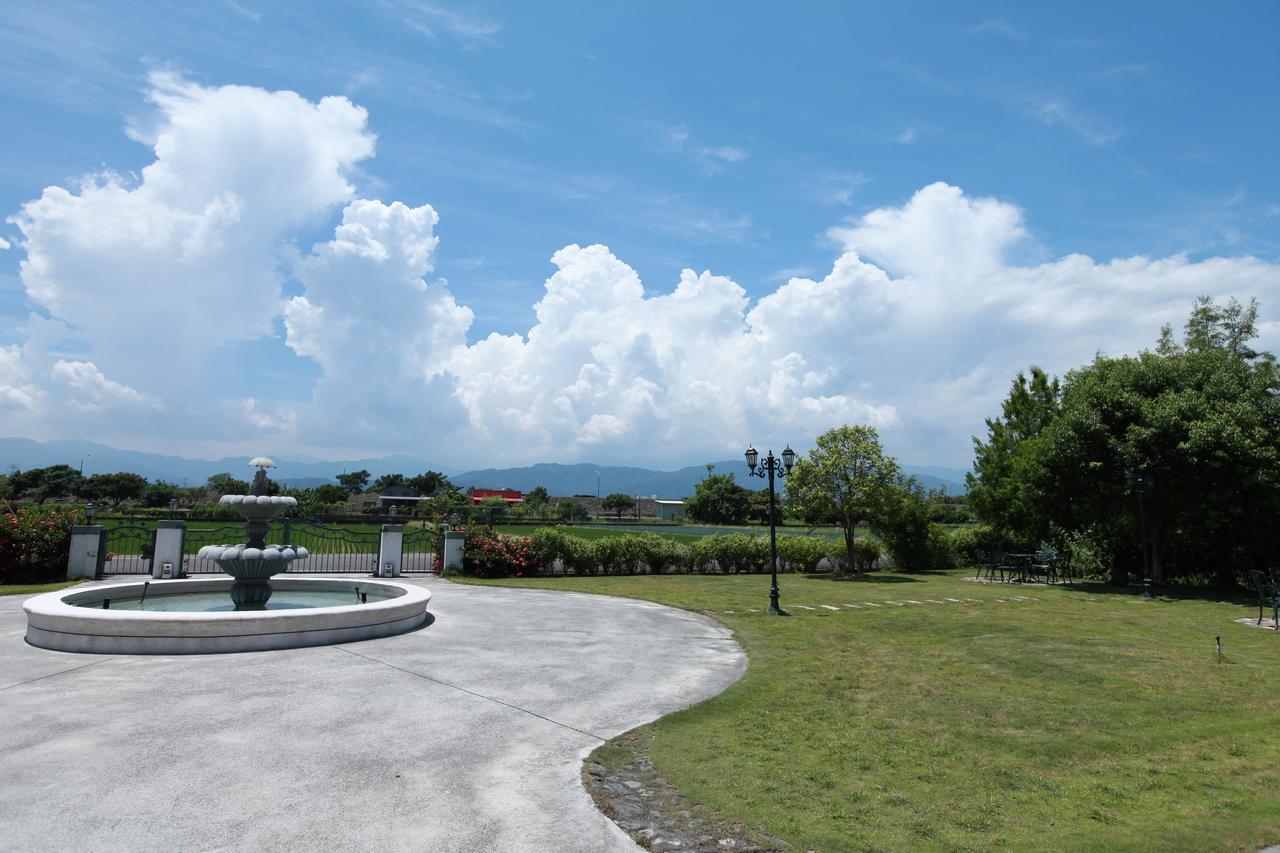 Sigma Castle Lägenhet Yilan Exteriör bild
