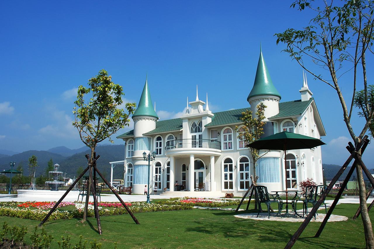 Sigma Castle Lägenhet Yilan Exteriör bild